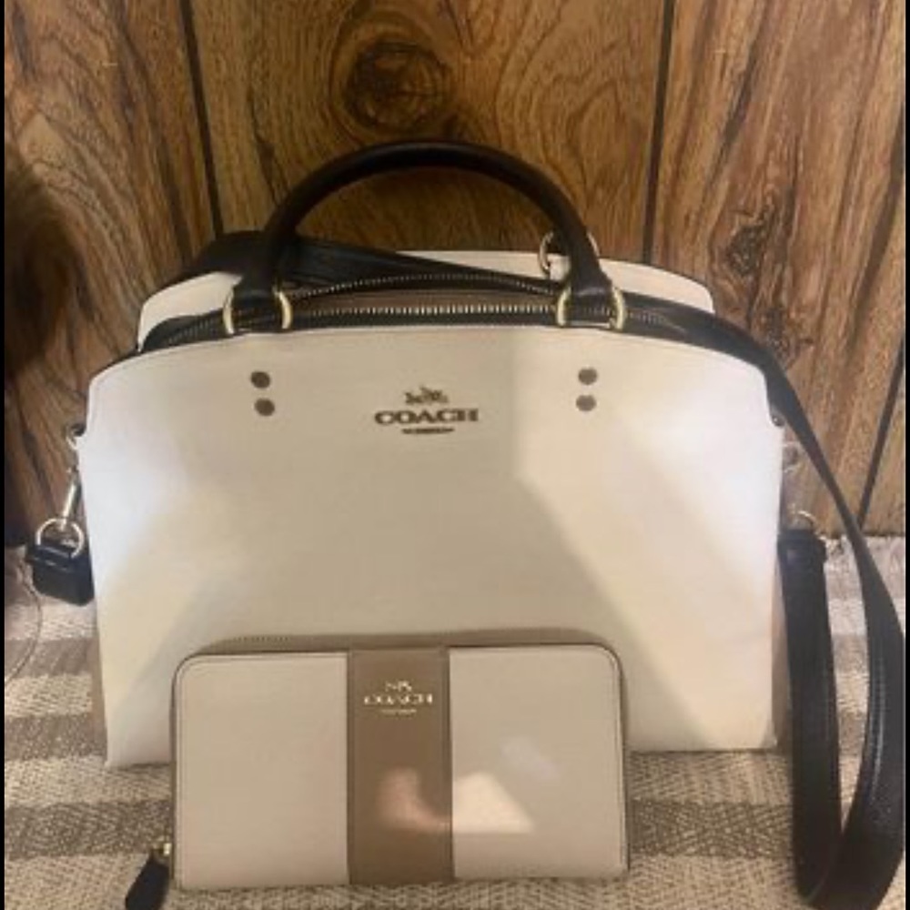 Coach purse / wallet - Picture 1 of 6